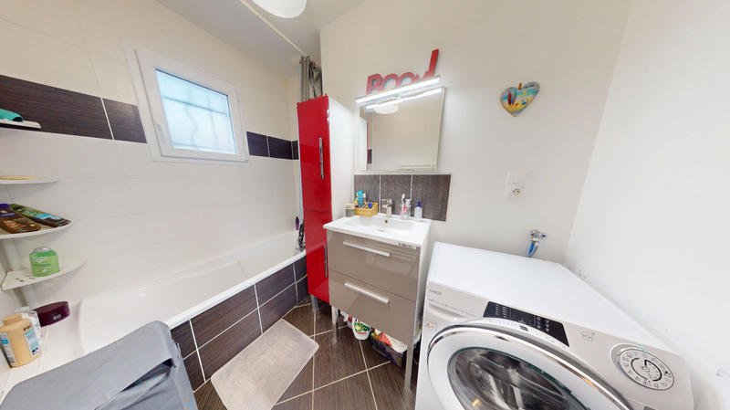 Maison - 90 m² - 5 pièces