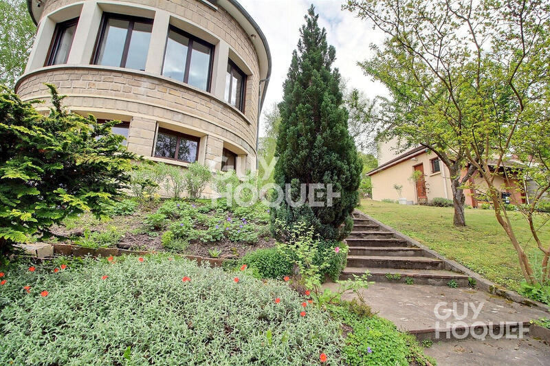 Maison - 180 m² - 7 pièces