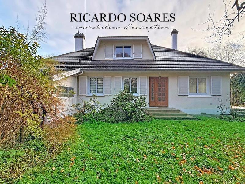 Maison - 220 m² - 8 pièces