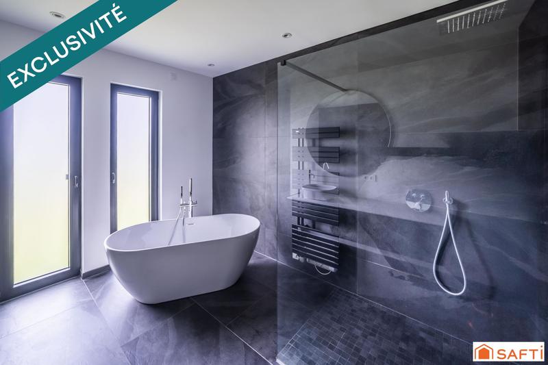 Maison - 220 m² - 6 pièces