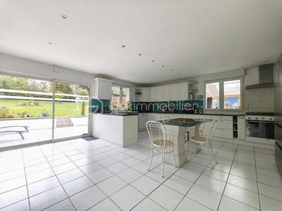 Maison - 213 m² - 8 pièces