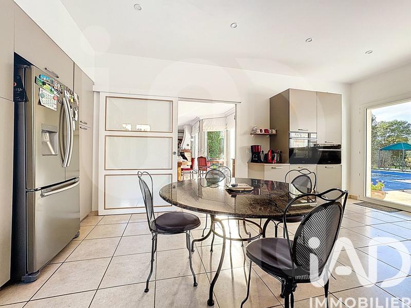 Maison - 211 m² - 7 pièces