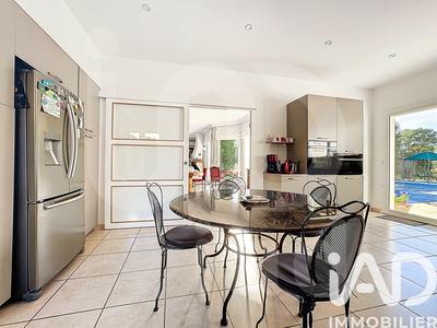 Maison - 211 m² - 7 pièces