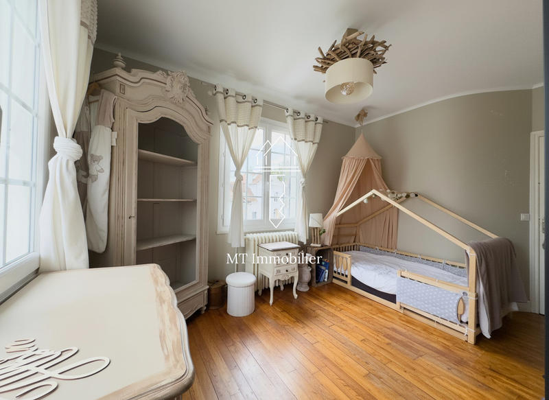 Maison - 181 m² - 8 pièces