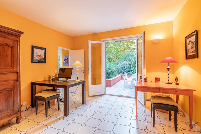 Maison - 220 m² - 8 pièces