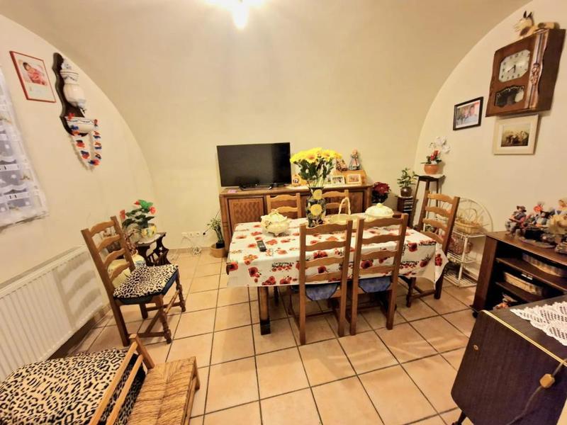 Maison - 330 m² - 15 pièces