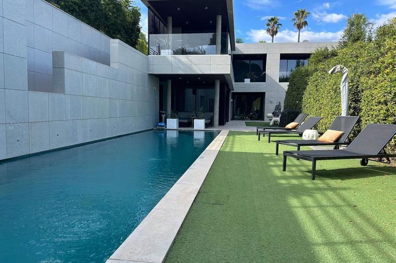 Villa - 300 m² - 6 pièces