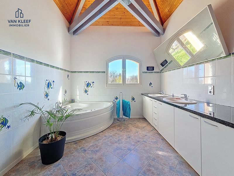 Villa - 180 m² - 7 pièces