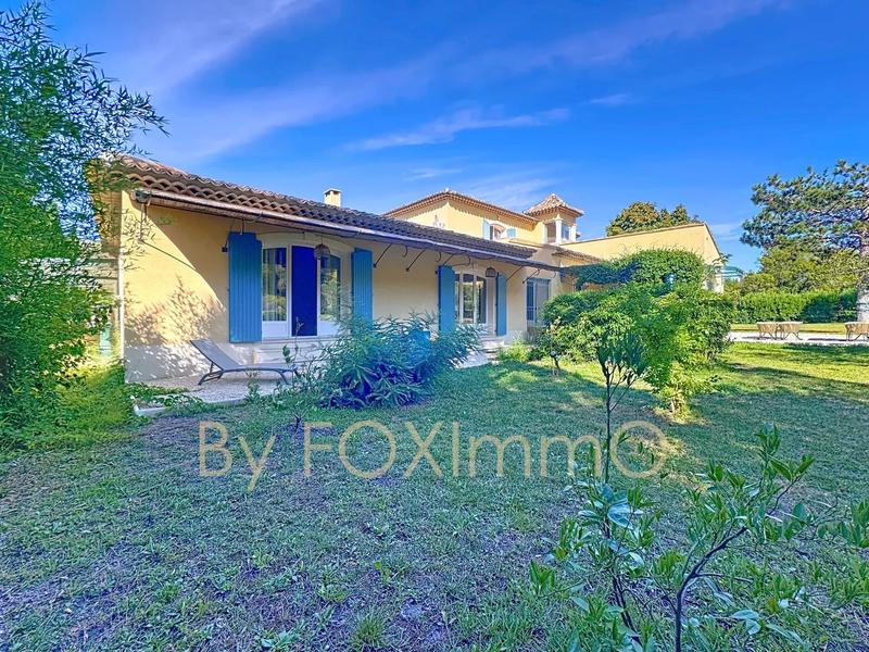 Propriété - 653 m² - 28 pièces