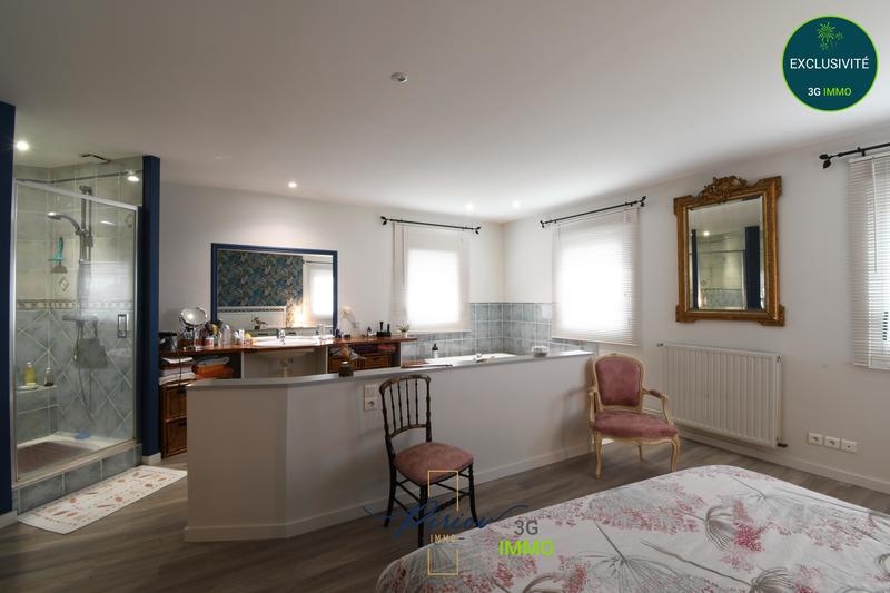 Maison - 264 m² - 9 pièces