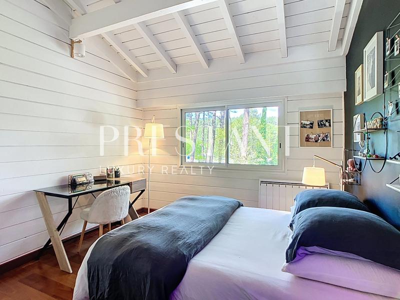 Maison - 260 m² - 10 pièces