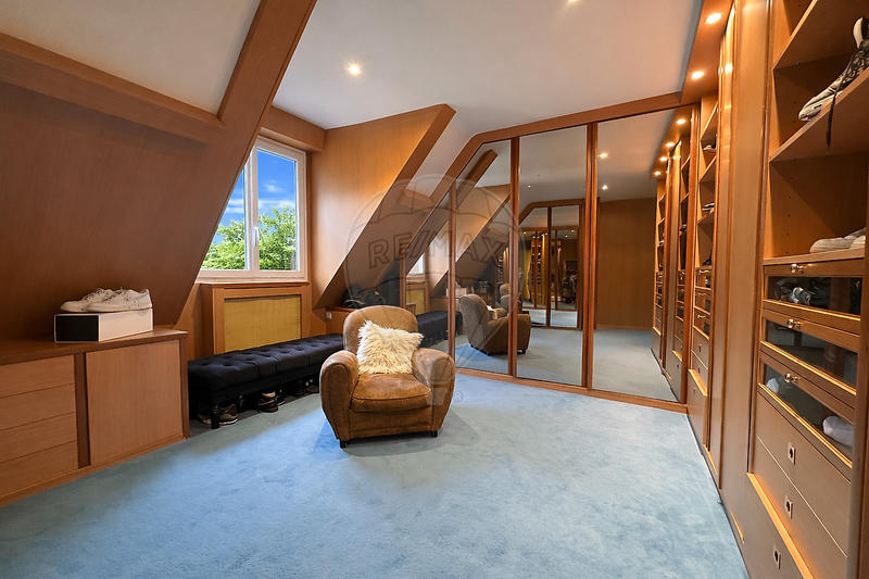 Maison - 400 m² - 11 pièces