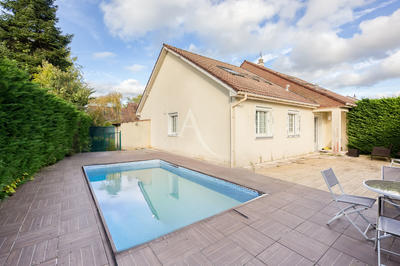 Maison - 213 m² - 8 pièces