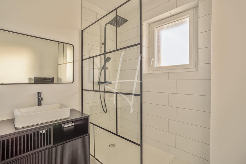 Maison - 200 m² - 7 pièces