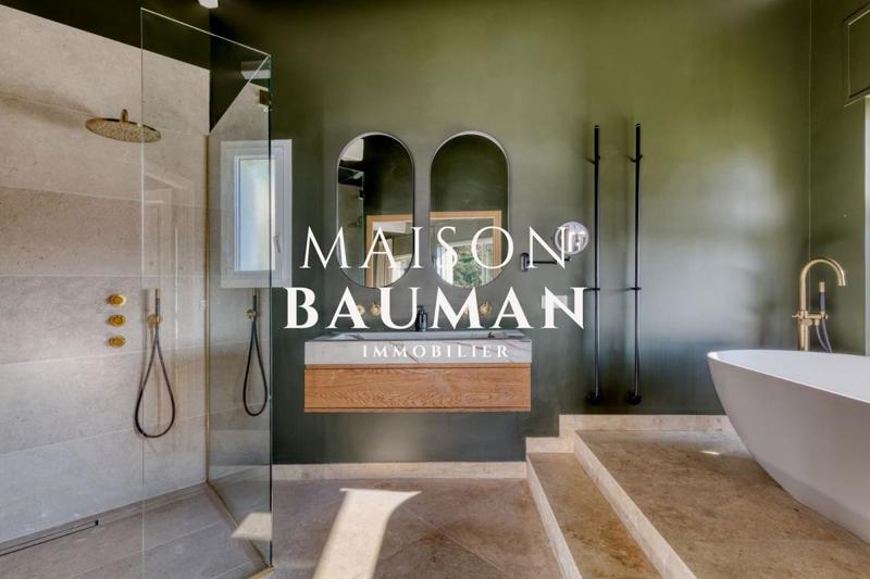 Villa - 300 m² - 8 pièces