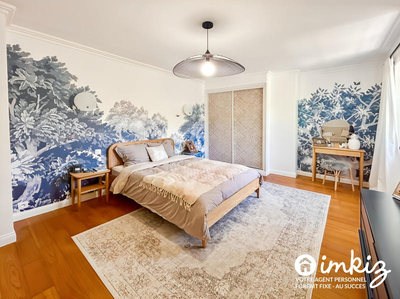 Maison - 258 m² - 10 pièces