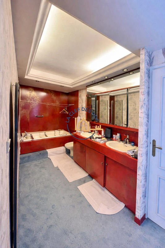 Maison - 212 m² - 5 pièces