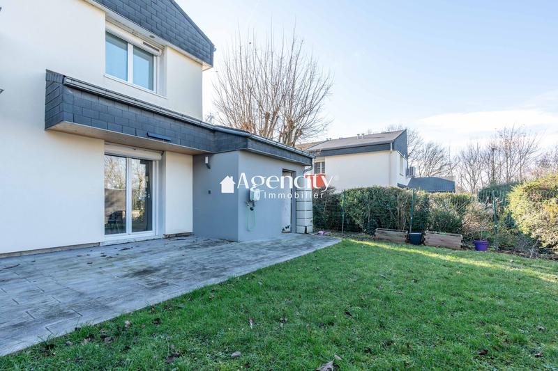 Maison - 99 m² - 5 pièces