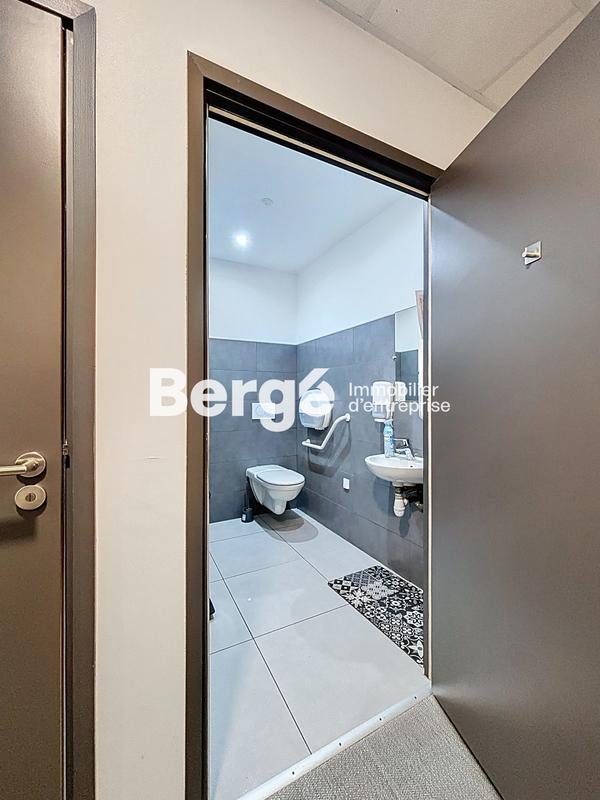 Bureau - 80 m² - 1 pièce