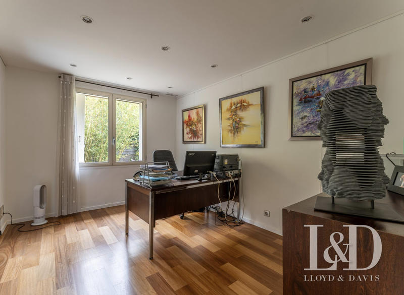 Maison contemporaine - 260 m² - 6 pièces