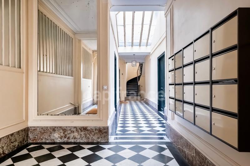 Appartement ancien - 77 m² - 4 pièces