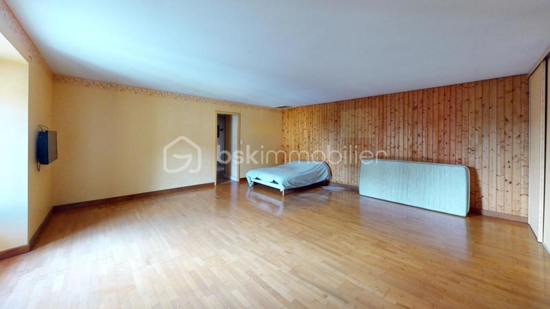 Maison - 180 m² - 8 pièces