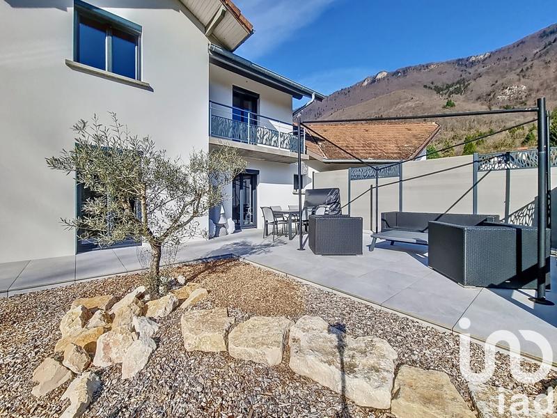 Maison - 198 m² - 9 pièces