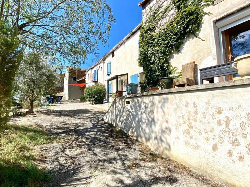 Propriété - 200 m² - 8 pièces