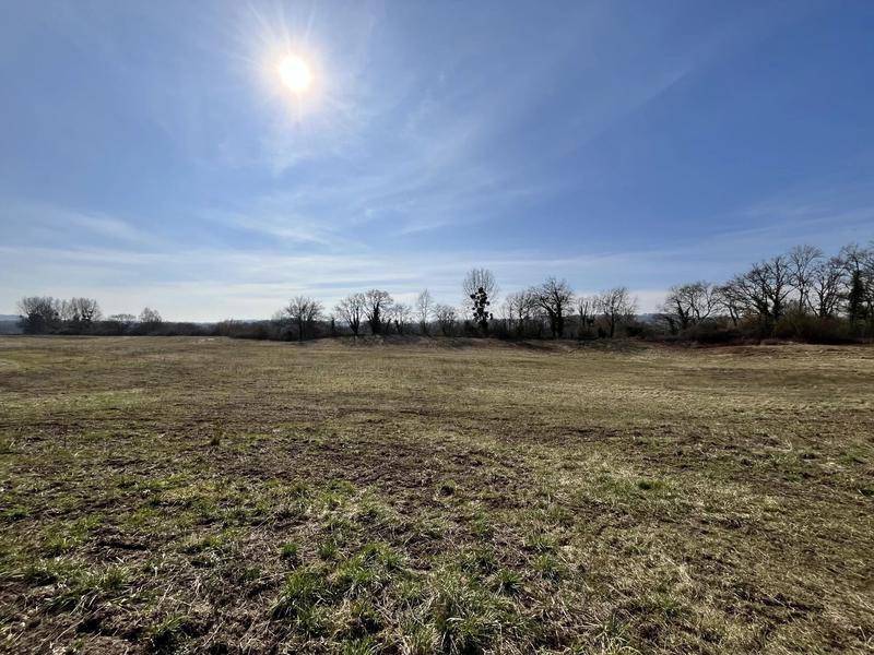 Terrain - 49 300 m²