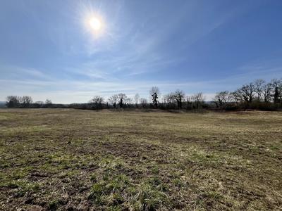 Terrain - 49 300 m²