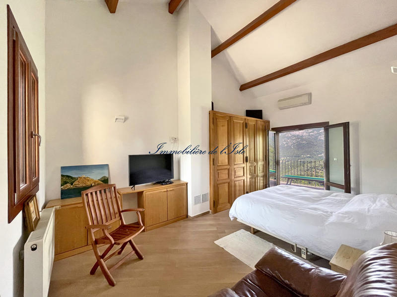 Maison - 327 m² - 11 pièces