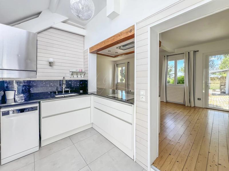 Maison - 180 m² - 8 pièces