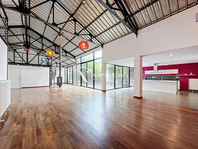 Loft - 270 m² - 6 pièces