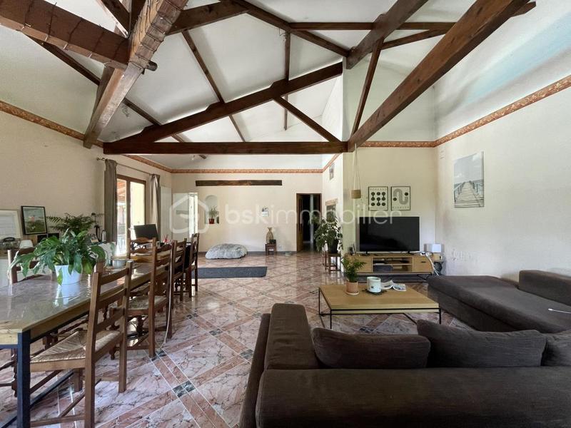 Maison traditionnelle - 270 m² - 7 pièces