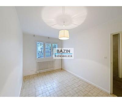 Maison traditionnelle - 93 m² - 4 pièces