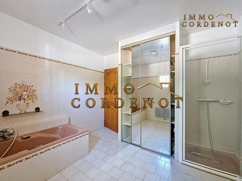 Villa - 184 m² - 6 pièces