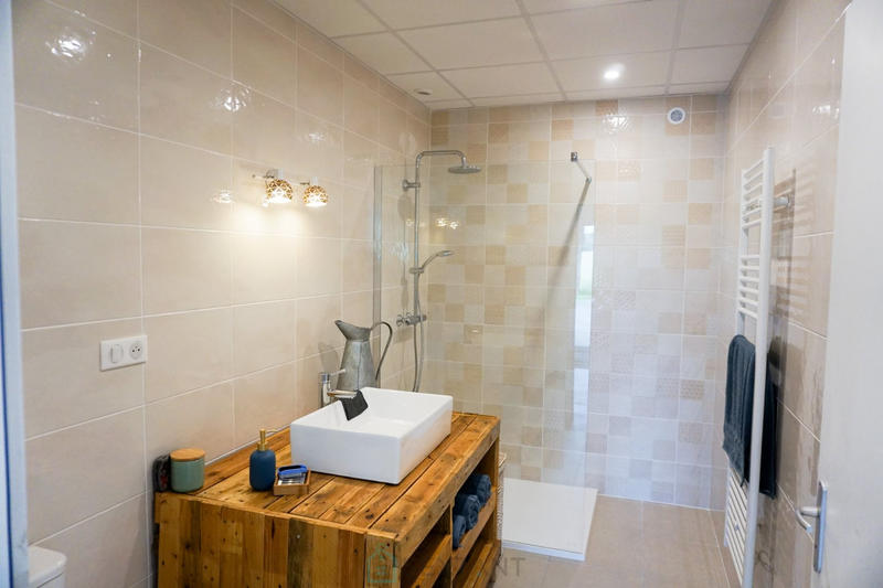 Maison - 220 m² - 6 pièces