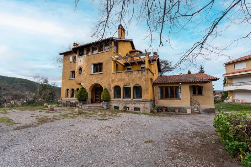 Maison - 421 m² - 14 pièces