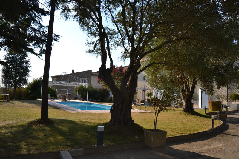 Propriété - 1 000 m² - 10 pièces