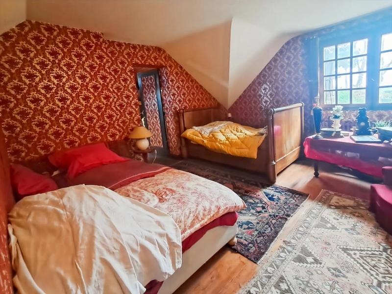 Demeure - 325 m² - 11 pièces