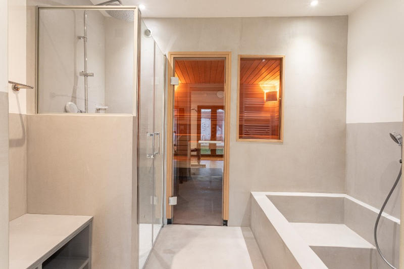 Maison - 300 m² - 13 pièces