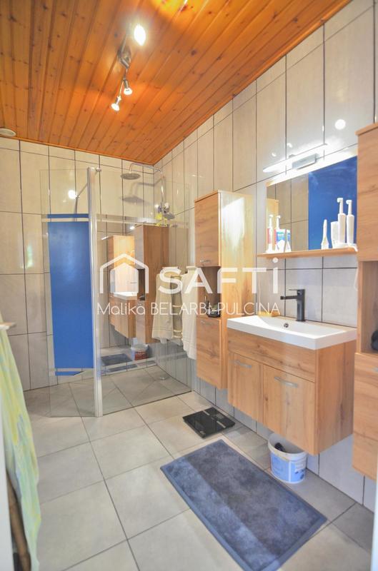 Maison - 231 m² - 13 pièces