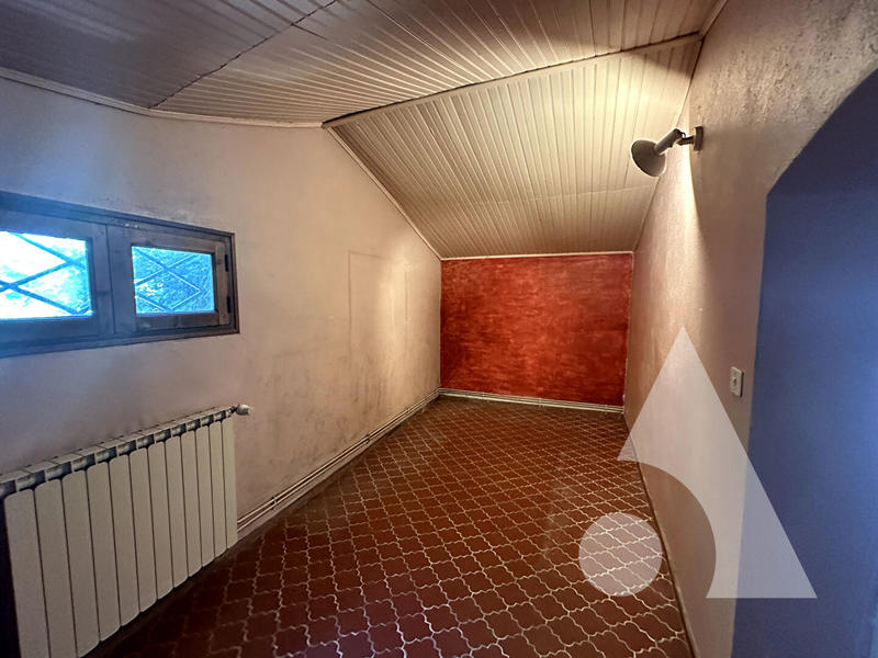 Maison - 714 m² - 7 pièces