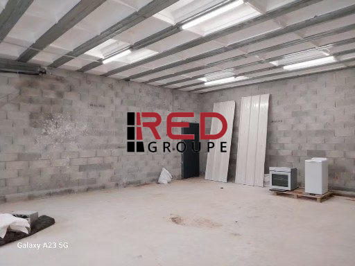 Entrepôt - 230 m²