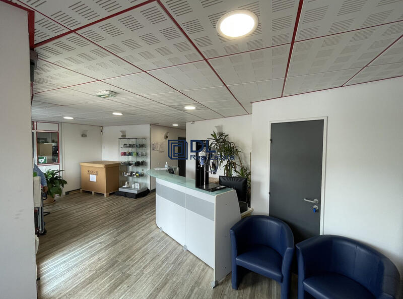 Entrepôt - 1 850 m²