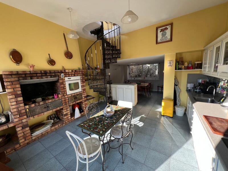 Maison de ville - 235 m² - 6 pièces