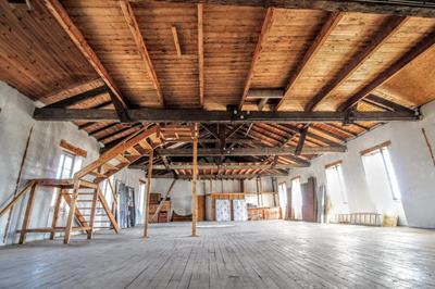 Maison - 610 m² - 2 pièces