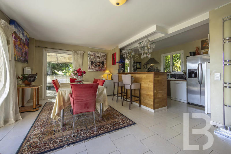 Maison - 312 m² - 7 pièces