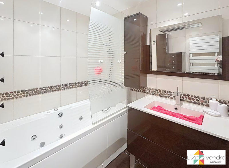 Maison ancienne - 325 m² - 11 pièces