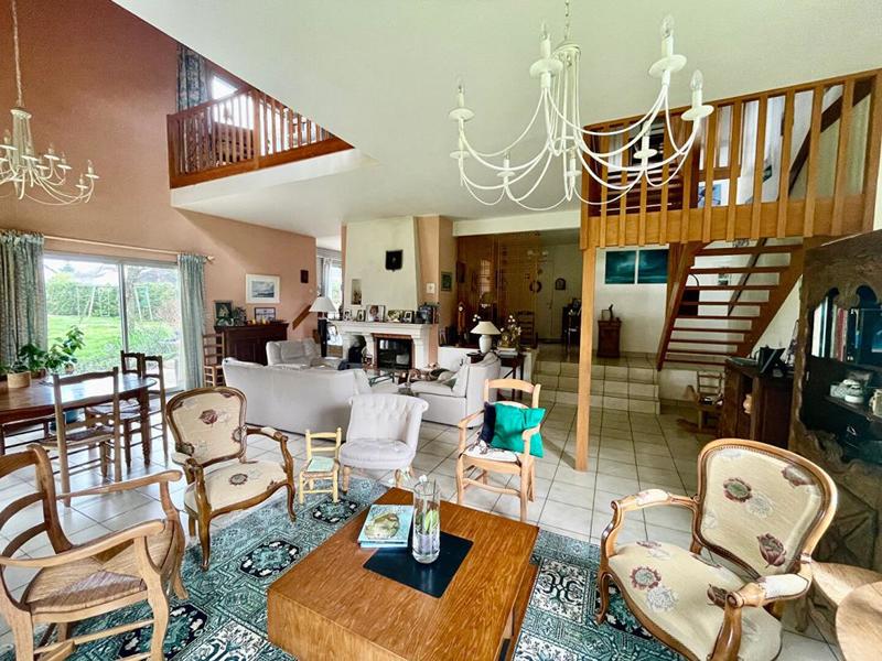 Maison - 329 m² - 11 pièces